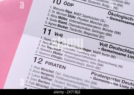 Deutschland - Mai 2024: Deutsche Stimmzettel für die Wahlen zum Europäischen Parlament mit Clos eup der Volt-Partei. Stockfoto