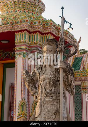 Ein Bild einer Statue im Wat Pho Tempel. Stockfoto