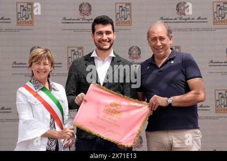 Riccione, Italien. Mai 2024. Autority beim Start der 13. Etappe des Giro d’Italia von Riccione nach Cento, 17. Mai 2024 Italien. (Foto: Fabio Ferrari/Lapresse) Credit: LaPresse/Alamy Live News Stockfoto