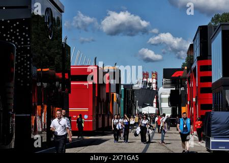 Imola, Italien. Mai 2024. Fahrerlager-Atmosphäre. Formel-1-Weltmeisterschaft, Rd 7, Emilia Romagna Grand Prix, Freitag, 17. Mai 2024. Imola, Italien. Quelle: James Moy/Alamy Live News Stockfoto