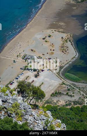 Der Blick von Tepe Manzara, einem Hügel in der Nähe von Dalyan und mit Blick auf den spektakulären Strand von İztuzu Beach Stockfoto