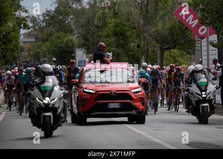 Riccione, Italien. Mai 2024. KM 0 Beginn der 13. Etappe des Giro d'Italia von Riccione nach Cento, 17. Mai 2024 Italien. (Foto: Marco Alpozzi/LaPresse) Credit: LaPresse/Alamy Live News Stockfoto