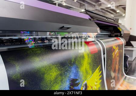 Large Format Printing Maschine in Betrieb. Industrie Stockfoto