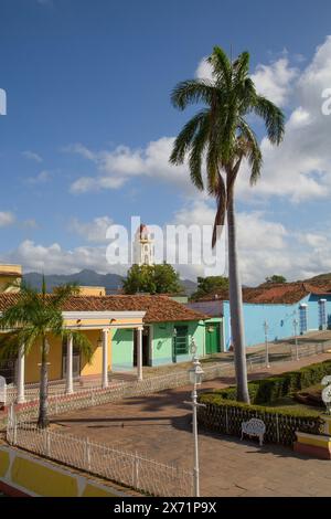 Plaza Mayor, Iglesia y Convento de San Francisco (Hintergrund), Trinidad, UNESCO-Weltkulturerbe, Sancti Spíritus, Kuba Stockfoto