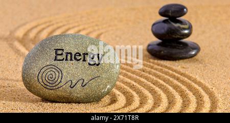 Zen Garten der Ruhe und Entspannung Steine in strukturiertem Sand als Symbol für psychisches Gleichgewicht und Ausgeglichenheit *** Zen Garten von Peac Stockfoto