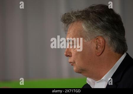 Wien, Österreich. Mai 2024. ÖSTERREICH; WIEN; 20240517; Grüner Bundessprecher und Vizekanzler Werner Kogler während einer Pressekonferenz und Wahlplakatpräsentation zur bevorstehenden EU-Wahl am 17. Mai 2024 in Wien. /// ÖSTERREICH; WIEN; 20240517; Grüner Bundesprecher und Vizekanzler Werner Kogler während einer Pressekonferenz und Wahlplakate Präsentation zu der kommenden EU Wahl am 17. Mai 2024 in Wien. - 20240517 PD4478 Credit: APA-PictureDesk/Alamy Live News Stockfoto