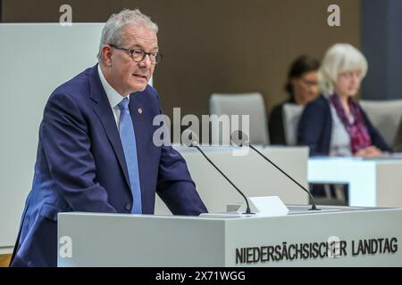 Fundament der Freiheit, 75 Jahre Grundgesetz Feierstunde 75 Jahre Grundgesetz, Festrede, Prof. Dr. Andreas Busch, Professor für Politikwissenschaft, Georg-August-Universität Göttingen Hannover Niedersächsischer Landtag Niedersachsen Deutschland *** Grundgesetz, 75 Jahre Grundgesetz Zeremonie 75 Jahre Grundgesetz, Rede, Prof. Dr. Andreas Busch, Professor für Politikwissenschaft, Georg-August-Universität Göttingen Hannover Niedersächsischer Landtag Niedersachsen Deutschland Stockfoto