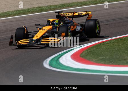 Imola, Italien. Mai 2024. 81 PIASTRI Oscar (aus), McLaren F1 Team MCL38, Action während der Formel 1 MSC Cruises Gran Premio del Made in Italy e Dell'Emilia-Romagne 2024, 7. Runde der Formel 1 Weltmeisterschaft 2024 vom 17. Bis 19. Mai 2024 auf dem Autodromo Enzo e Dino Ferrari in Imola, Italien - Foto Xavi Bonilla/DPPI Credit: DPPI Media/Alamy Live News Stockfoto