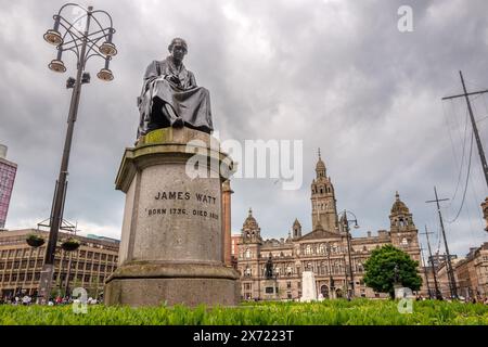 Glasgow, 15. Mai 2024: Statue von James Watt auf dem George Square Stockfoto