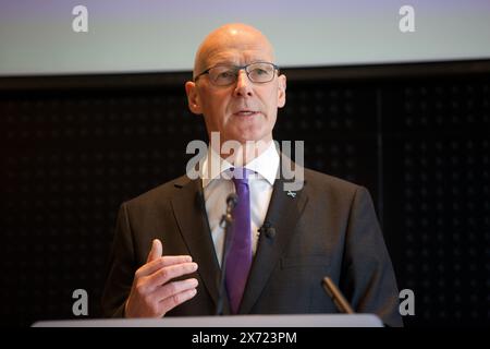 Glasgow UK, 17. Mai 2024: Erster schottischer Minister John Swinney spricht auf dem Barclays Campus. Bild: DB Media Services / Alamy Live Stockfoto