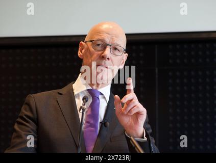 Glasgow UK, 17. Mai 2024: Erster schottischer Minister John Swinney spricht auf dem Barclays Campus. Bild: DB Media Services / Alamy Live Stockfoto