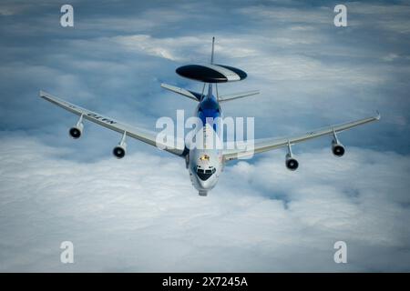 Flieger, die dem 121. Luftbetankungsflügel in Rickenbacker Air National Guard Base in Ohio zugeordnet sind, bereiten sich auf Luftbetankungsoperationen über Europa vor. Stockfoto