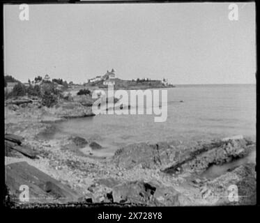 Light House Point, Marquette, mich, 'Copyright by Detroit Photographic Co.' und '01979' auf negative., Detroit Publishing Co. No. 01979., Geschenk; State Historical Society of Colorado; 1949, Leuchttürme. , Kaps (Küsten) , Seen und Teiche. , Usa, Michigan, Marquette. Stockfoto