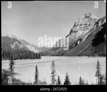 Mt. Stephen and Wapta River, British Columbia, gelistet in Detroit Publishing Co. Negative log von [Peabody], Exposure date, August 1902., Jackenttitel weiter: Yoho Park Reserve., Copyright 1902 by Detroit Photographic Co. Und 015175 auf negative., Detroit Publishing Co. No. 015175., Geschenk; State Historical Society of Colorado; 1949, Mountains. , Flüsse. , Nationalparks und Reservate. Kanada, British Columbia, Yoho National Park. Kanada, British Columbia, Kicking Horse River. Kanada, British Columbia, Stephen, Mount. Stockfoto