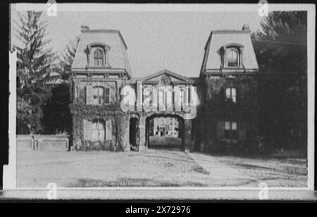 Der Eingang, Vassar College, Detroit Publishing Co.-Nr. P 30., Geschenk; State Historical Society of Colorado; 1949, Universities & Colleges. , Gates. , Usa, New York (Bundesstaat), Poughkeepsie. Stockfoto