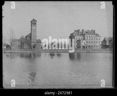 Normal School, Hampton, Virginia, Hampton Normal and Agricultural Institute; Memorial Chapel links; Academic Hall rechts., gelistet in Detroit, Catalogue J, Supplement (1901-1906)., Detroit Publishing Co.-Nr. 0826., Geschenk; State Historical Society of Colorado; 1949, Afroamerikaner, Bildung. , Lehrerhochschulen. , Bildungseinrichtungen. , Kirchen. , Usa, Virginia, Hampton. Stockfoto