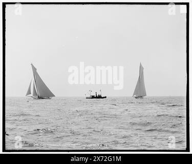 Reliance und Shamrock III kommen zur Linie, 22. August, '03, '1483' auf negativ, Detroit Publishing Co.-Nr. 021765., Geschenk; State Historical Society of Colorado; 1949, Shamrock III (Yacht), Reliance (Yacht), America's Cup Races. , Yachten. , Regattas. Stockfoto