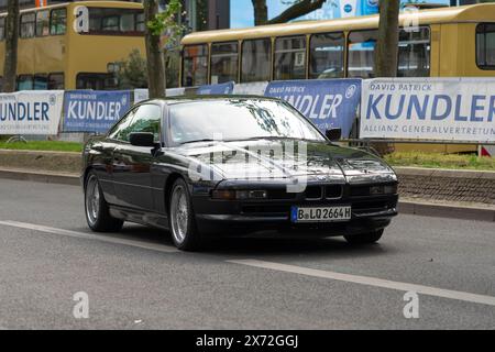 BERLIN - 04. MAI 2024: Der Grand Tourer BMW 8er (E31). Classic Days Berlin 2024. Stockfoto