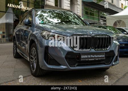 BERLIN - 04. MAI 2024: Der subkompakte Luxus-Crossover-SUV BMW X1 (xDrive23i). Classic Days Berlin 2024. Stockfoto