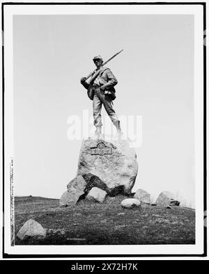 Massachusetts State Memorial, Vicksburg, Miss., Massachusetts Tribut to the 29th, 35th and 36th Regiments, Volunteer Infanterie on Monument., G 6805 on negative., Detroit Publishing Co. No. 073346., Geschenk; State Historical Society of Colorado; 1949, Skulptur. , Soldaten, Amerikaner. , Denkmäler und Denkmäler. , Schlachtfelder. , Vicksburg (Miss), Geschichte, Belagerung, 1863. , Usa, Mississippi, Vicksburg. Stockfoto