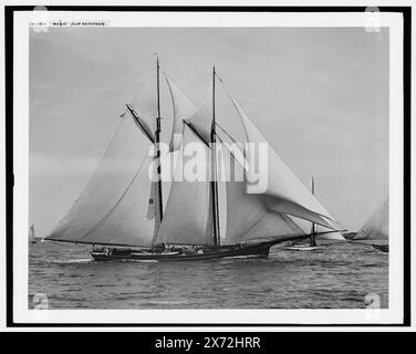 Magic, Cup Defender, entsprechende Glastransparenz (mit demselben Seriencode) auf Videobildschirm 1A-30682., Gewinner, America's Cup Race 1870., '288' auf Transparency., Detroit Publishing Co.-Nr. 022824., Geschenk; State Historical Society of Colorado; 1949, Magic (Schooner), Yachts. Stockfoto