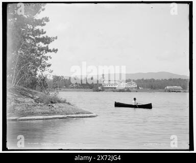 Saranac Inn, Upper Saranac Lake, Adirondack Mountains, 'WHJ 955' auf negativ. Detroit Publishing Co.-Nr. 014853., Gift; State Historical Society of Colorado; 1949, Lakes & Ponds. , Hotels. , Berge. , Resorts. , Usa, New York (Bundesstaat), Adirondack Mountains. , Usa, New York (Bundesstaat), Saranac Lakes. Stockfoto