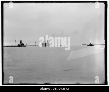Cleveland, Ohio, Eingang zum Hafen, Titel von der Jacke. unten rechts, 'G 8375' auf negativ, Detroit Publishing Co.-Nr. 0500300., Geschenk; State Historical Society of Colorado; 1949, Harbors. , Seen und Teiche. , Leuchttürme. , Usa, Ohio, Cleveland. , Usa, Erie, Lake. Stockfoto