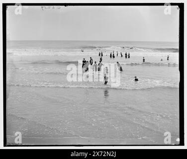 Surf Bading, Atlantic City, N.J., Titel aus Jacke., 'G 6529' auf negativ., Detroit Publishing Co.-Nr. 039155., Geschenk; State Historical Society of Colorado; 1949, Beaches. Usa, New Jersey, Atlantic City. Stockfoto