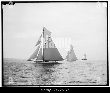 Reliance and Shamrock III WACKING Just After Start, 27. August 1903, '1524' auf negativ., Detroit Publishing Co.-Nr. 021783., Geschenk; State Historical Society of Colorado; 1949, Shamrock III (Yacht), Reliance (Yacht), Yachts. , Regattas. , America's Cup Rennen. Stockfoto