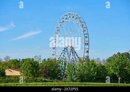 Bad Wörishofen, Bayern, Deutschland - 11. Mai 2024: Das Riesenrad des Allgäuer Skyline Park *** das Riesenrad vom Freizeitpark Allgäuer Skyline Park Stockfoto