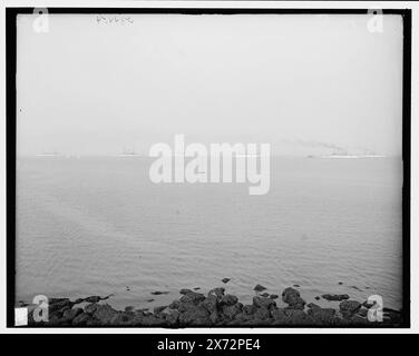 Nordatlantikgeschwader in Sandy Bay, Rockport, Mass., Titel aus der Jacke, '3455' auf negativ. Detroit Publishing Co.-Nr. 034454., Geschenk; State Historical Society of Colorado; 1949, Harbors. , Kriegsschiffe, Amerikaner. , Usa, Massachusetts, Rockport. Stockfoto