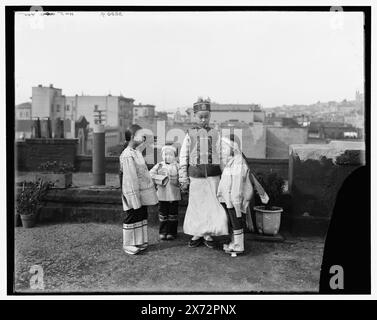 Chinesische Motive, Titel aus Jacke., 'WHJ 405' auf negativ. Detroit Publishing Co.-Nr. 32664., Geschenk; State Historical Society of Colorado; 1949, Chinese Americans. , Kinder. Stockfoto