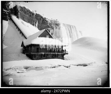 Station am Fuße der Steigung, American Falls, NiagaraFalls, Titel und Datum basierend auf Detroit, Catalogue J (1901)., Detroit Publishing Co.-Nr. 04387., Geschenk; State Historical Society of Colorado; 1949, Winter. , Bahnhöfe. , Geneigte Eisenbahnen. , Wasserfälle. , Usa, New York (Bundesstaat), Niagarafälle. Stockfoto