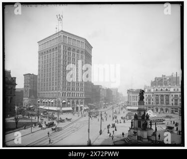 City Hall and Majestic Building, Detroit, mir., Titel von Jacke., Videobilder sind nicht sequenziell; die tatsächliche Reihenfolge von links nach rechts ist 1A-10104, 10103, 10102., möglicherweise auch als größeres Panorama ausgegeben. „G 4513 L“ auf linkem negativ; „G 4815 LC“ und „C“ auf Mittennegativ; 'g 4816 RC' und 'R' auf rechtem negativ., Detroit Publishing Co.-Nr. 015571., Geschenk; State Historical Society of Colorado; 1949, City & Town Hall. , Bürogebäude. , Usa, Michigan, Detroit. Stockfoto