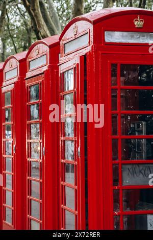 Berühmte rote Telefondosen im Zentrum von London Stockfoto