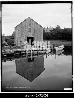 Old Fish House, Kennebunk Port, d. h. Kennebunkport, Maine, Detroit Publishing Co.-Nr. 012465., Geschenk; State Historical Society of Colorado; 1949, Fishing Industry. , Uferpromenade. , Usa, Maine, Kennebunkport. Stockfoto