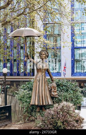 London, Vereinigtes Königreich - 25. September 2023: Mary Poppins Statue am Leicester Square in London Stockfoto