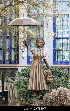 London, Vereinigtes Königreich - 25. September 2023: Mary Poppins Statue am Leicester Square in London Stockfoto