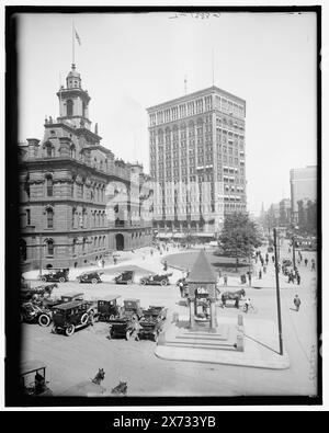 City Hall and Majestic Building, Detroit, mir., Titel aus Jacke., ursprünglich Teil eines Panoramas; anderer Abschnitt nicht in Sammlung., Bagley Memorial Fountain im Vordergrund, Campus Martius., 'G 8861-L' auf negativ., Detroit Publishing Co.-Nr. 068328., Geschenk; State Historical Society of Colorado; 1949, City & Town Hall. , Plazas. , Bürogebäude. , Usa, Michigan, Detroit. Stockfoto