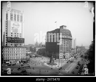 Woodward Avenue, südlich vom Majestic Building, Detroit, mich., Titel von Jacke., Hotel Ponchartrain rechts; Real Estate Exchange Building links; Soldiers' and Sailors' Monument im Zentrum; einschließlich Campus Martius; 'Detroit Patriotic Fund' auf Schild, Datum basierend auf Jahren, in denen das 'Fill the Flag'-Logo des Detroit Patriotic Fund (abgebildet) verwendet wurde., Detroit Publishing Co.-Nr. 500970., Geschenk; State Historical Society of Colorado; 1949, kommerzielle Einrichtungen. , Plazas. , Usa, Michigan, Detroit. Stockfoto