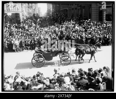 General Miles, Dewey Land Parade, Detroit Publishing Co.-Nr. 021201., Gift; State Historical Society of Colorado; 1949, Miles, Nelson Appleton, 1839-1925. , United States., Navy. , Dewey Celebration, 1899. , Paraden und Prozessionen. , Generäle, Amerikanisch. , Kutschen & Reisebusse. , Usa, New York (Bundesstaat), New York. Stockfoto