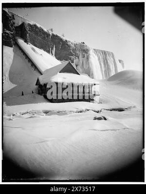 Station am Fuße der Steigung, American Falls, Niagarafälle, Titel und Datum basierend auf Detroit, Katalog J (1901)., Detroit Publishing Co.-Nr. 04387., „dup“ auf negative., Gift; State Historical Society of Colorado; 1949, Winter. , Bahnhöfe. , Geneigte Eisenbahnen. , Wasserfälle. , Usa, New York (Bundesstaat), Niagarafälle. Stockfoto