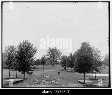 Country Club, Grosse Pointe Farms, Detroit SIC, Videobilder sind nicht sequenziell; tatsächliche Reihenfolge von links nach rechts ist 06030, 06029., Datum basiert auf Detroit, Katalog J (1901)., Detroit Publishing Co.-Nr. 010431., Geschenk; State Historical Society of Colorado; 1949 Country Clubs. , Clubhäuser. , Usa, Michigan, Grosse Pointe. Stockfoto