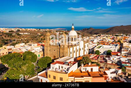 Aguimes Stadt auf Gran Canaria, Kanarische Inseln, Spanien. Historisches Zentrum von Aguimes (Gran Canaria). Typische traditionelle Straße der Kanarischen Inseln. Colo Stockfoto