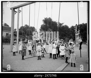 Mädchenspielplatz, Harriet Island, St. Paul, Minne., 'G 2119' auf negativ., Detroit Publishing Co.-Nr. 018183., Geschenk; State Historical Society of Colorado; 1949, Kinder spielen im Freien. , Parks. , Spielplätze. , Usa, Minnesota, Saint Paul. Stockfoto