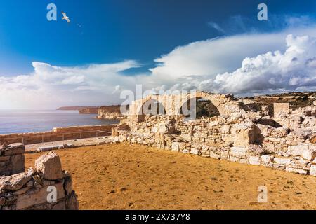 Κourion alte Ruinen der antiken Stadt. Achilles' House Kourio Basilika im Apollo-Heiligtum im Kourion-Weltkulturerbe Archäologische Sit Stockfoto