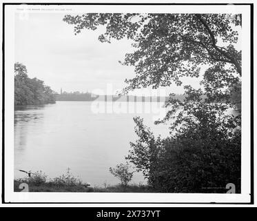 Lake Waban, Wellesley College, Mass., Detroit Publishing Co.-Nr. 070858., Geschenk; State Historical Society of Colorado; 1949, Universities & Colleges. , Seen und Teiche. , Usa, Massachusetts, Wellesley. Usa, Massachusetts, Waban Lake. Stockfoto