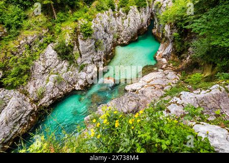 Fantastische Soca-Schlucht in den slowenischen Alpen. Große Soca-Schlucht (Velika korita Soce), Triglav-Nationalpark, Slowenien. Großer Canyon des Soca River, Bovec, Stockfoto
