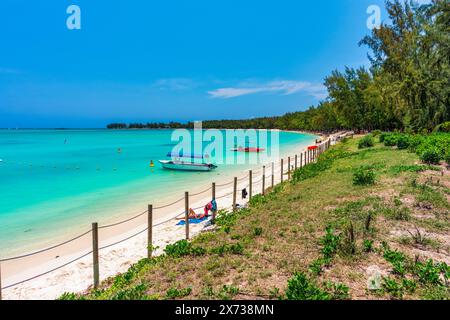 Mauritius Strand aus der Vogelperspektive auf den Mont Choisy Strand in Grand Baie, Pereybere North. Mont Choisy, öffentlicher Strand auf Mauritius Insel, Afrika. Wunderschönes beac Stockfoto