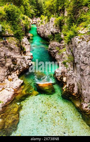 Fantastische Soca-Schlucht in den slowenischen Alpen. Große Soca-Schlucht (Velika korita Soce), Triglav-Nationalpark, Slowenien. Großer Canyon des Soca River, Bovec, Stockfoto